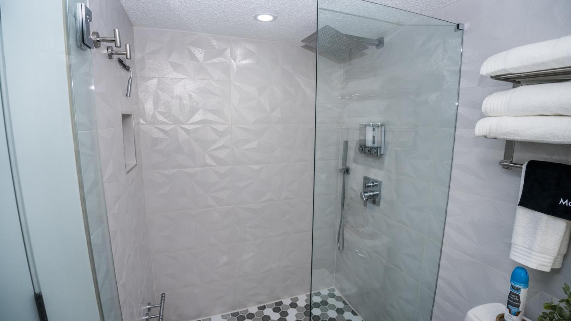 New Rental - 3Br 3Ba Corner Beachfront - 2024 Remodel - 3 Pools, Tiki Hut, Gym, Tennis Panama Stadt Exterior foto